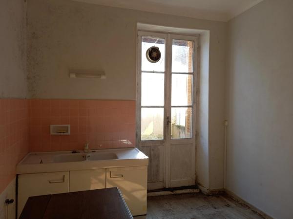 Immeuble à rénover CHATEAUNEUF VAL DE BARGIS (58)