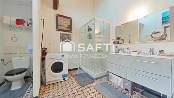 Maison de village - Centre de Saint Cyprien.