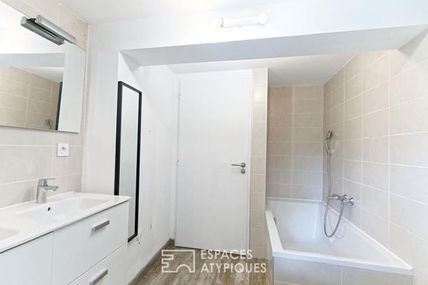 Élégante maison des années 70 avec piscine et jardin arboré