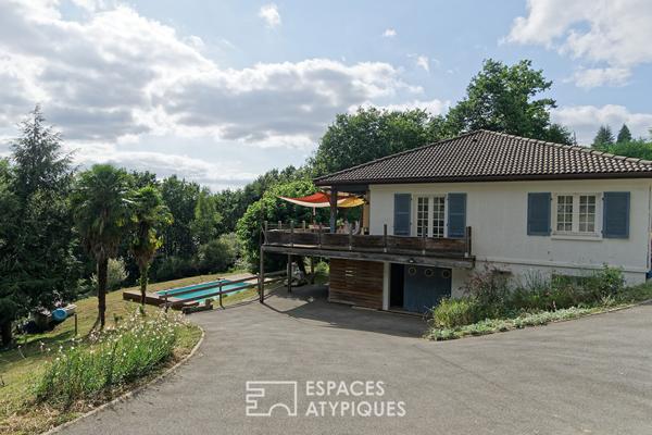Élégante maison des années 70 avec piscine et jardin arboré