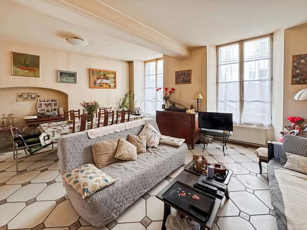 Maison sur 3 niveaux dans le centre-ville d'ETAMPES