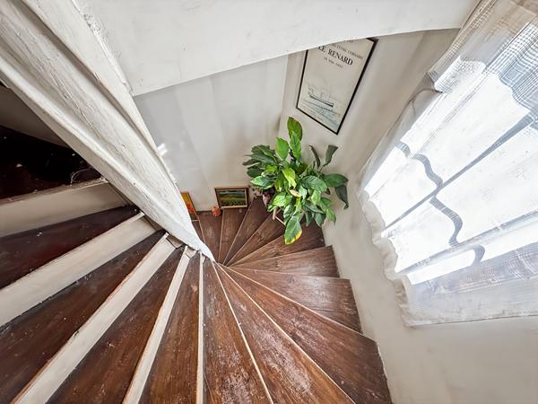 Maison sur 3 niveaux dans le centre-ville d'ETAMPES