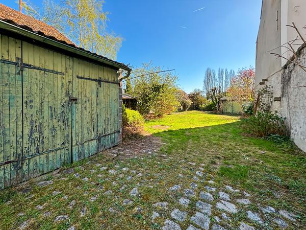 Maison sur 3 niveaux dans le centre-ville d'ETAMPES