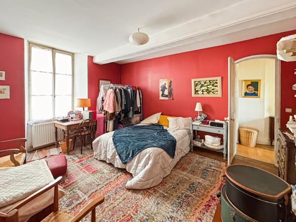 Maison sur 3 niveaux dans le centre-ville d'ETAMPES