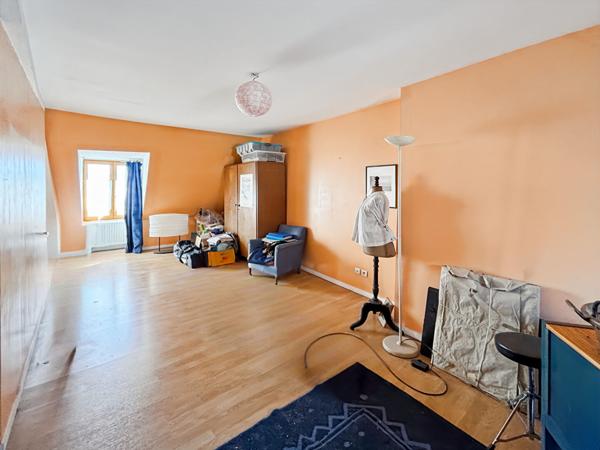 Maison sur 3 niveaux dans le centre-ville d'ETAMPES