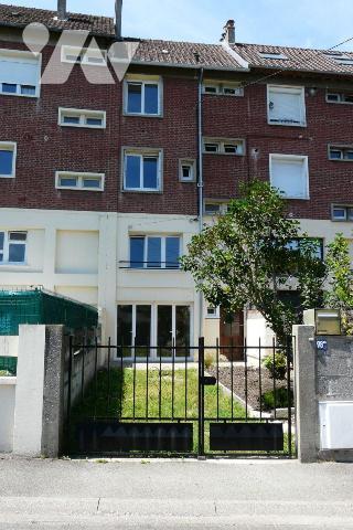  Immeuble divisé en deux logements:
Un logement comprenant au rez-de-chaussée : une entrée, un...