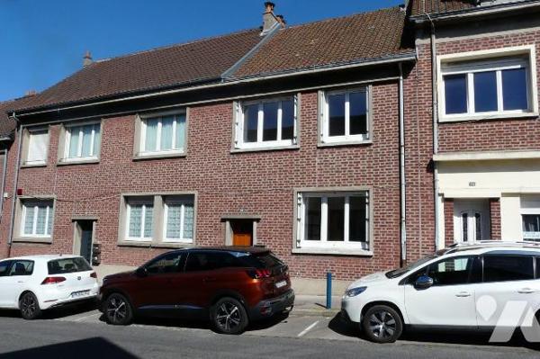  Immeuble divisé en deux logements:
Un logement comprenant au rez-de-chaussée : une entrée, un...