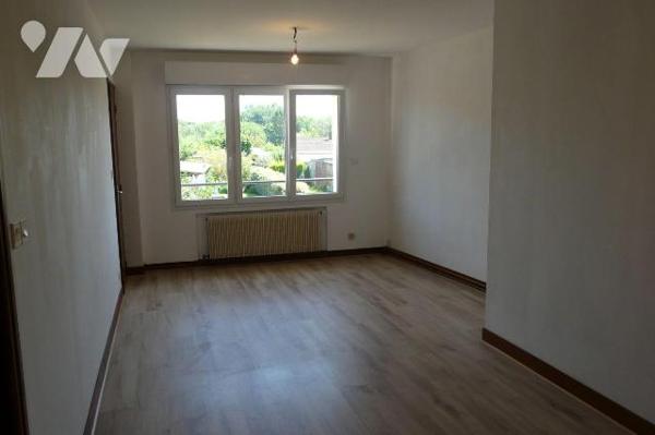  Immeuble divisé en deux logements:
Un logement comprenant au rez-de-chaussée : une entrée, un...