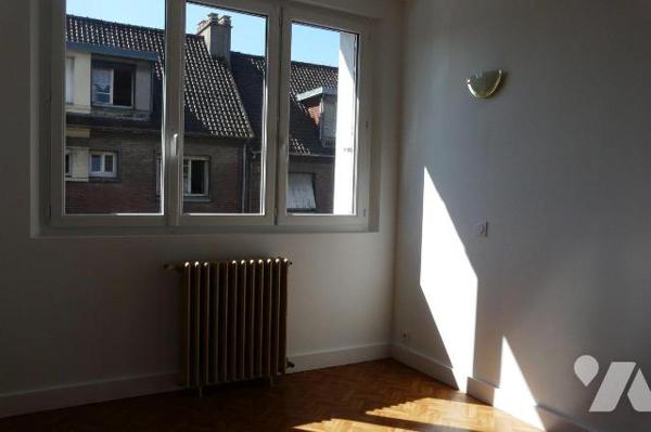  Immeuble divisé en deux logements:
Un logement comprenant au rez-de-chaussée : une entrée, un...