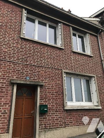  Immeuble divisé en deux logements:
Un logement comprenant au rez-de-chaussée : une entrée, un...