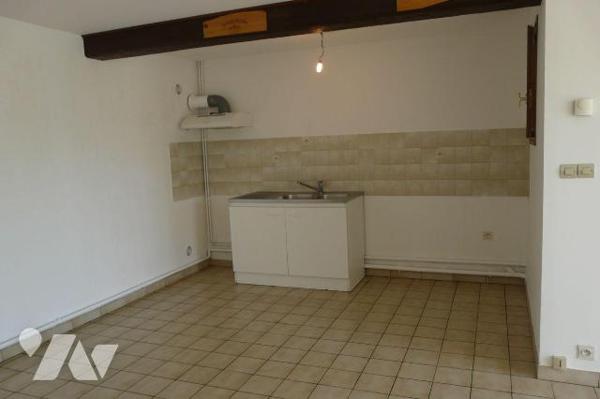  Immeuble divisé en deux logements:
Un logement comprenant au rez-de-chaussée : une entrée, un...