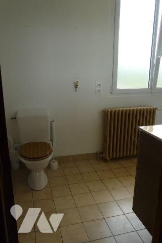  Immeuble divisé en deux logements:
Un logement comprenant au rez-de-chaussée : une entrée, un...