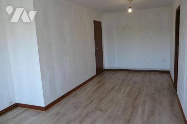  Immeuble divisé en deux logements:
Un logement comprenant au rez-de-chaussée : une entrée, un...