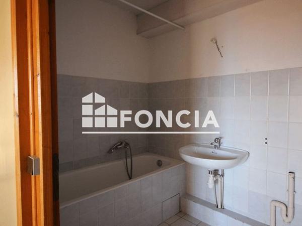 Location Appartement 4 pièces 73.3 m² - 220 AVENUE DE LA LIBERATION La Roche Sur Foron 74800