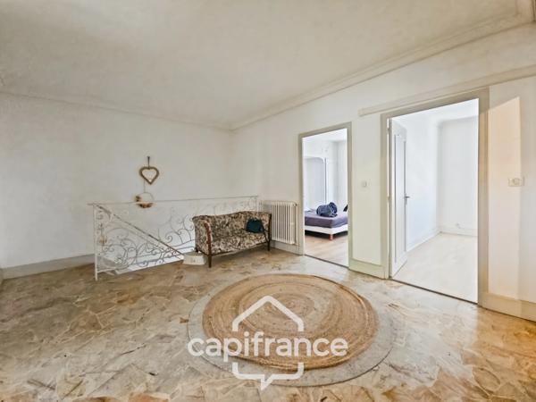 Maison 200m² au coeur de Castelculier avec terrasse couverte, 4 chambres, garage