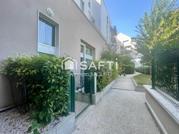 Appartement récent 2 pièces de 43 m2, rez-de-jardin, proche centre ville