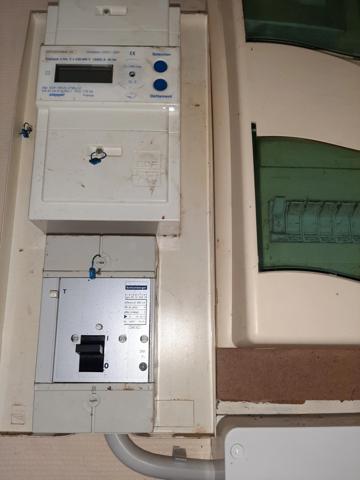 RARE. FERMETTE A RÉNOVER AVEC SES DÉPENDANCES ATTENANTES ET SON TERRAIN CLOS.