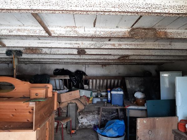 RARE. FERMETTE A RÉNOVER AVEC SES DÉPENDANCES ATTENANTES ET SON TERRAIN CLOS.