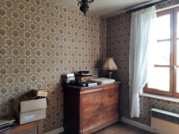 RARE. FERMETTE A RÉNOVER AVEC SES DÉPENDANCES ATTENANTES ET SON TERRAIN CLOS.