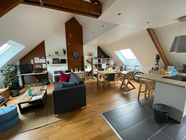 A vendre à Vannes APPARTEMENT DERNIER ETAGE - 2 CHAMBRES + BUREAU et PLACE DE PARKING