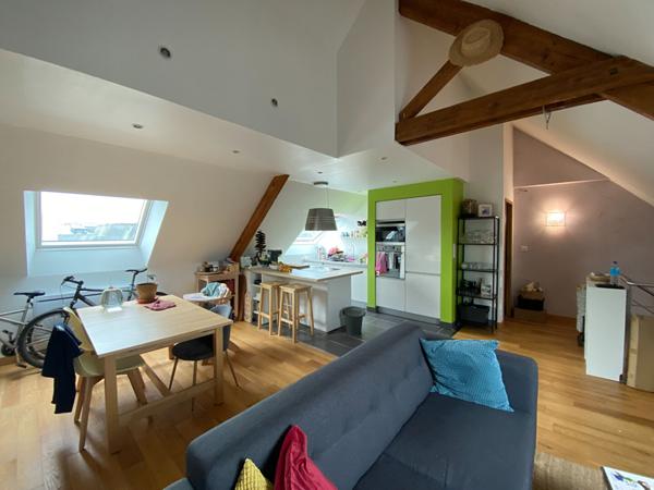 A vendre à Vannes APPARTEMENT DERNIER ETAGE - 2 CHAMBRES + BUREAU et PLACE DE PARKING