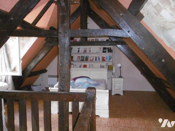 UNE JOLIE MAISON EN PIERRES ET COLOMBAGES, à rénover avec 1ha50a de TERRAIN