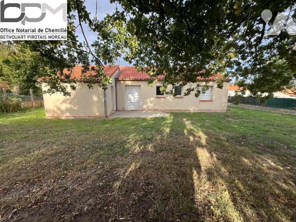 Idéalement située dans un secteur calme de la commune de Coron, entre Cholet et Vihiers, cette ...