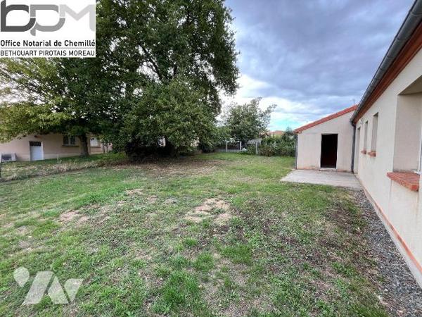 Idéalement située dans un secteur calme de la commune de Coron, entre Cholet et Vihiers, cette ...