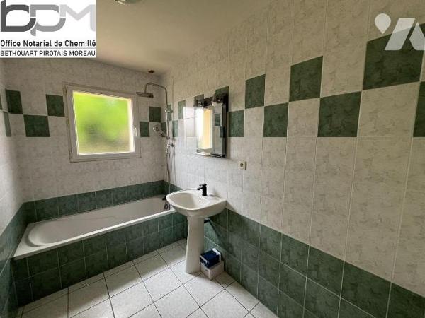 Idéalement située dans un secteur calme de la commune de Coron, entre Cholet et Vihiers, cette ...