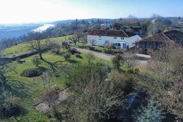 Maison familiale, vue dominante exceptionnelle, studio (fort potentiel locatif), 4000 m2