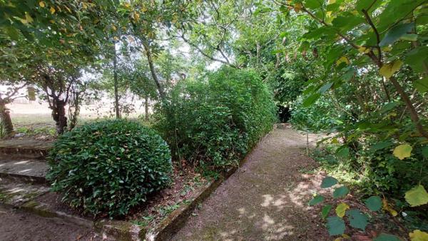 Bâtisse en pierre de 220 m² avec jardin - CLISSON