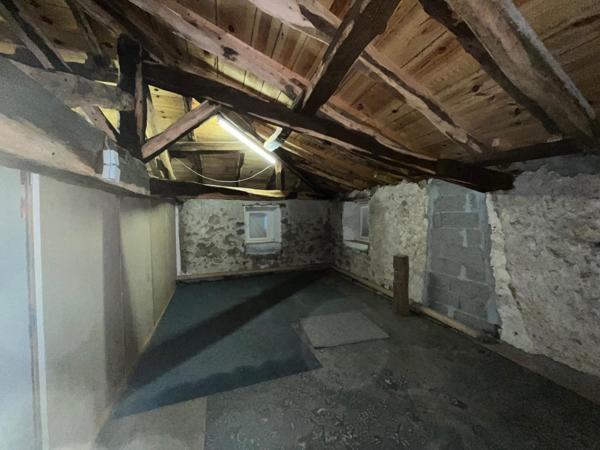 Bâtisse en pierre de 220 m² avec jardin - CLISSON