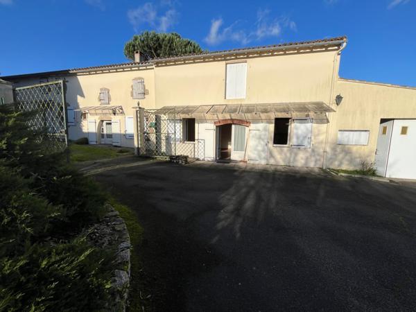 Bâtisse en pierre de 220 m² avec jardin - CLISSON