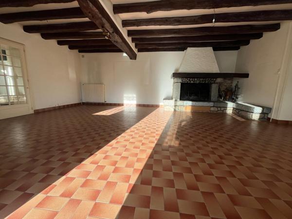 Bâtisse en pierre de 220 m² avec jardin - CLISSON