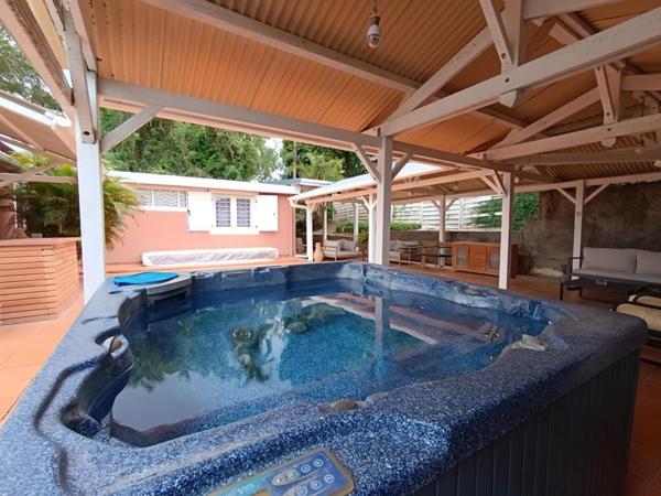 VILLA F6 DE PRESTIGE DE 153 M² AVEC PISCINE A FORT DE FRANCE