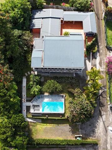 VILLA F6 DE PRESTIGE DE 153 M² AVEC PISCINE A FORT DE FRANCE