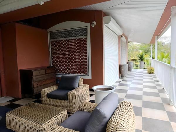 VILLA F6 DE PRESTIGE DE 153 M² AVEC PISCINE A FORT DE FRANCE