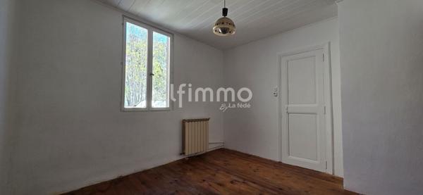 Maison lumineuse avec extérieur