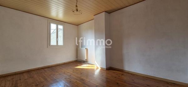 Maison lumineuse avec extérieur