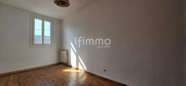 Maison lumineuse avec extérieur