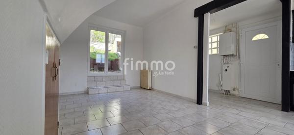Maison lumineuse avec extérieur