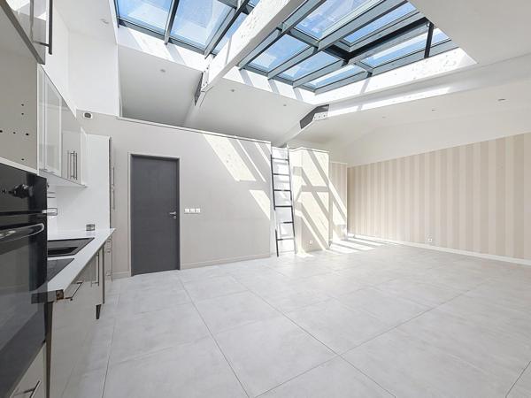 Esprit loft, central, volume, tout confort !