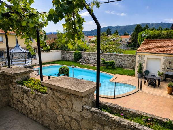 Belle propriété avec 7 appartements loués