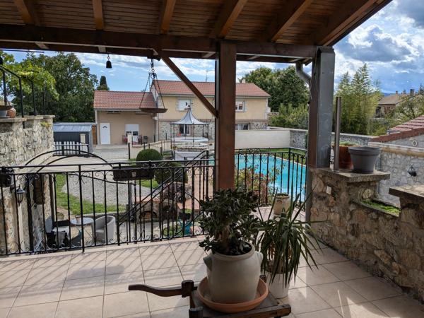Belle propriété avec 7 appartements loués