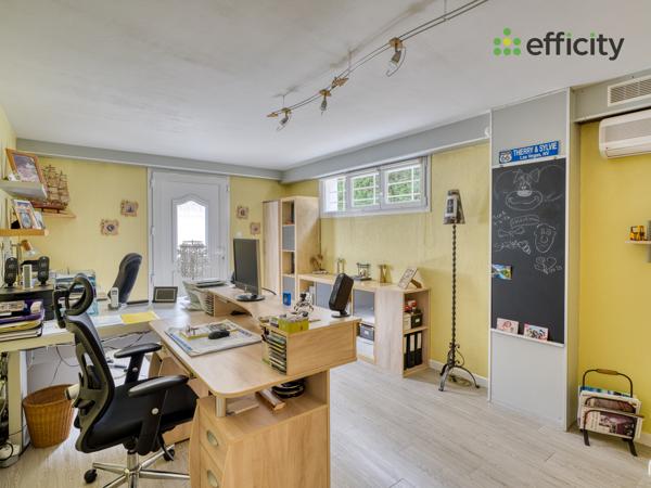 Maison
         9 pièces
        - 205 m² Exclusivité 439 000 € *