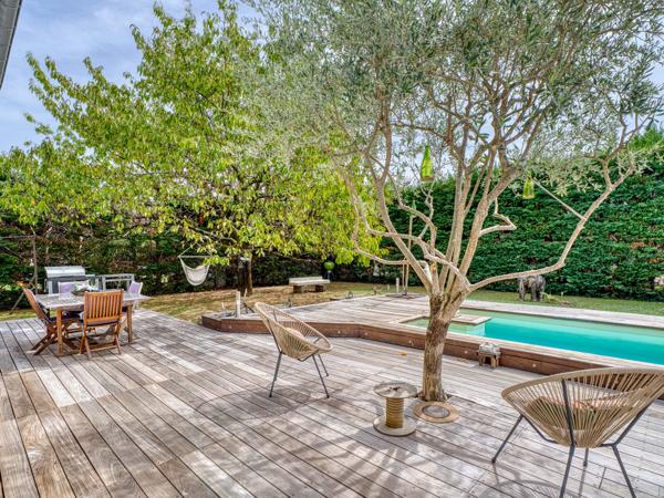 Maison
         9 pièces
        - 205 m² Exclusivité 439 000 € *