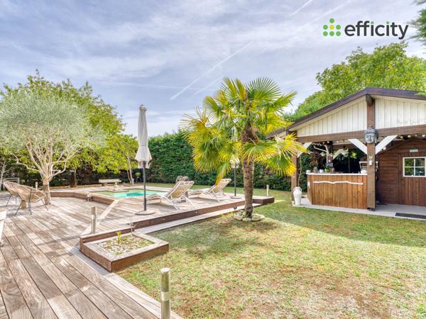Maison
         9 pièces
        - 205 m² Exclusivité 439 000 € *