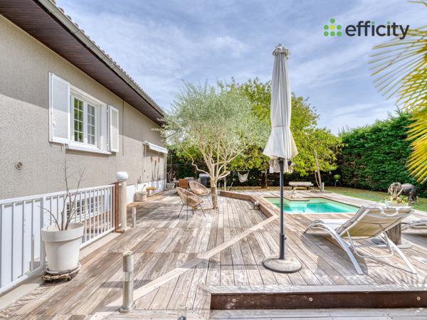 Maison
         9 pièces
        - 205 m² Exclusivité 439 000 € *