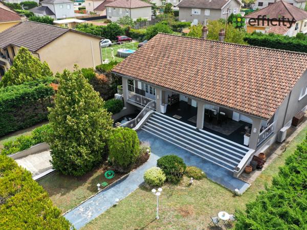 Maison
         9 pièces
        - 205 m² Exclusivité 439 000 € *