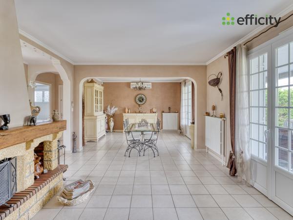 Maison
         9 pièces
        - 205 m² Exclusivité 439 000 € *